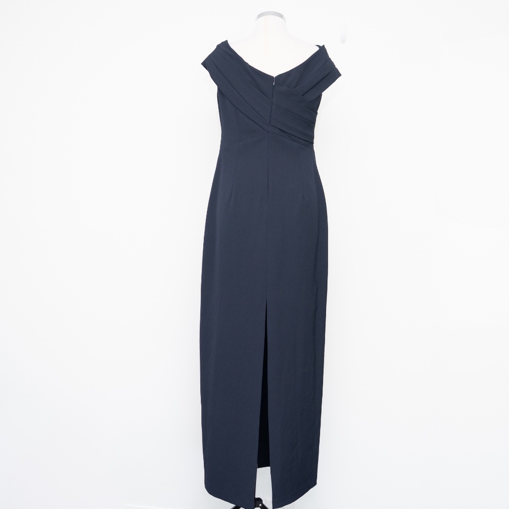 Lauren Ralph Lauren - Crepe Off-the-Shoulder Gown - Picture 5 of 11